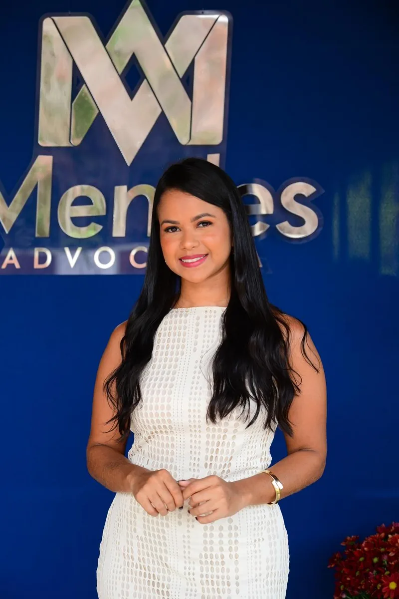 Dra. Larisse Carvalho